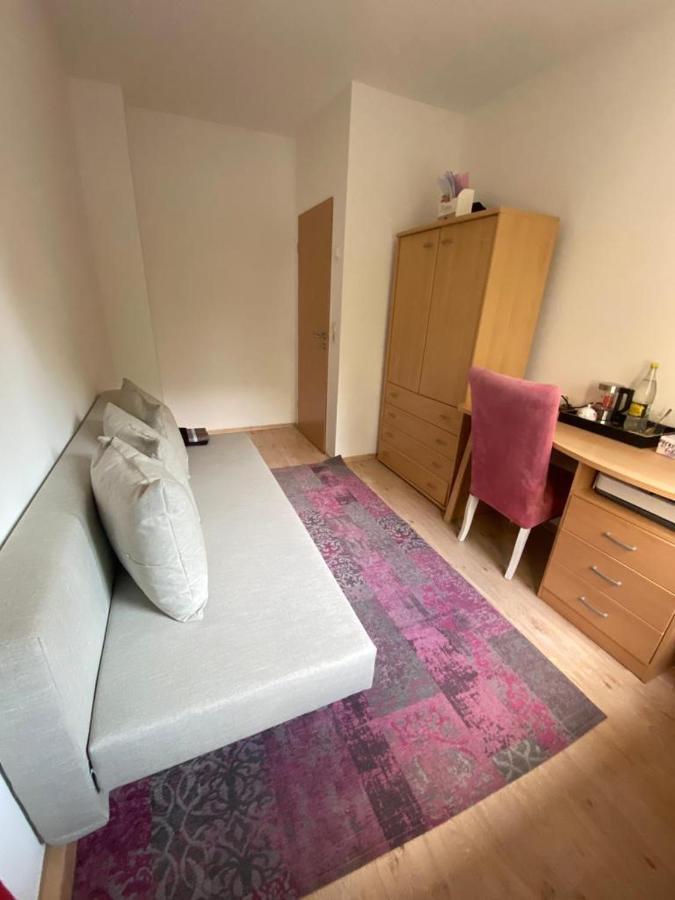 Schoenes Zimmer Im Charmanten Haus Berlin Dış mekan fotoğraf